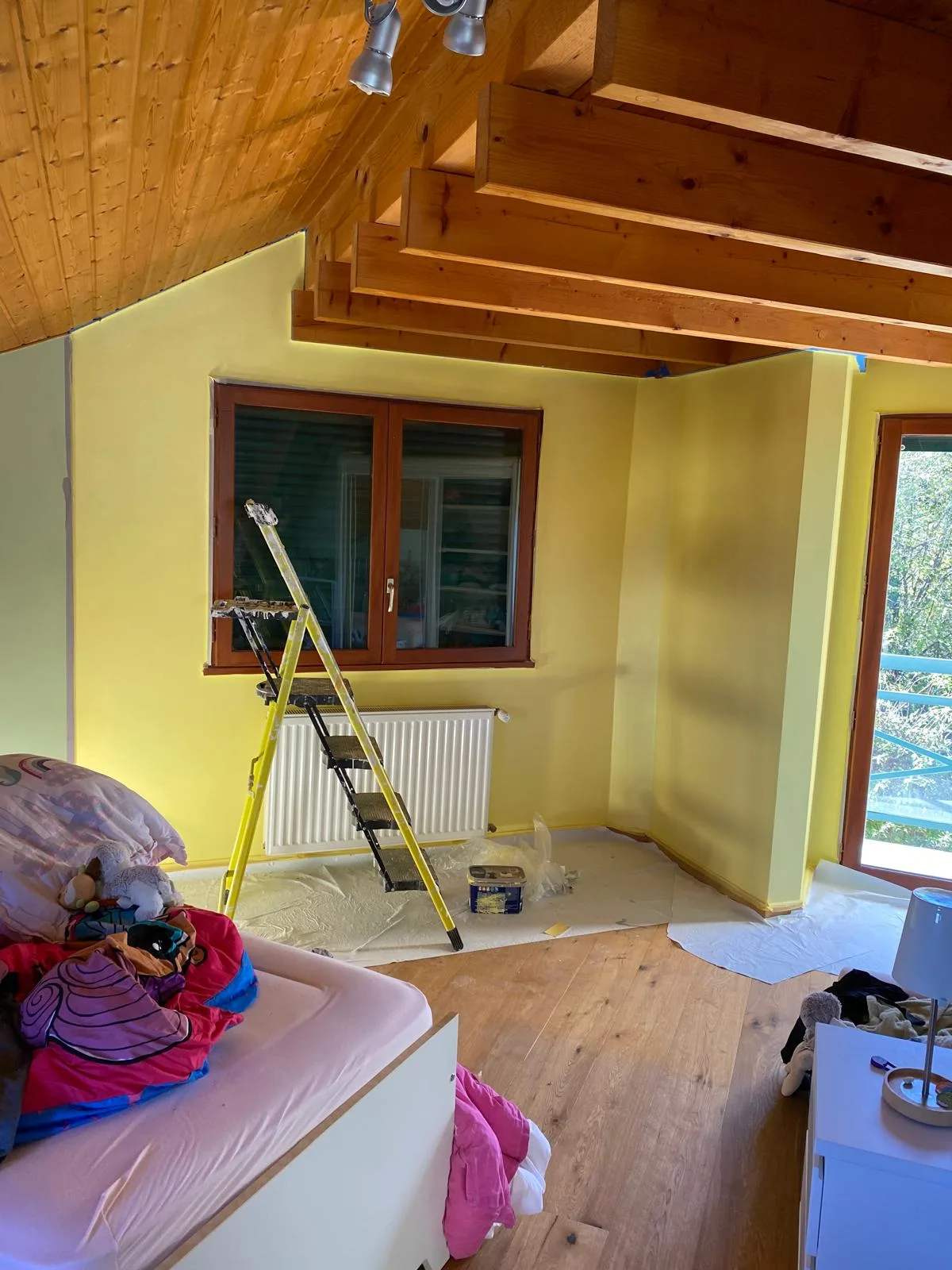 Camera mansardata — tinteggiatura — Cantiere