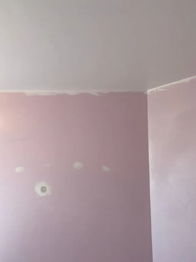 Ritocchi di stucco prima della pittura